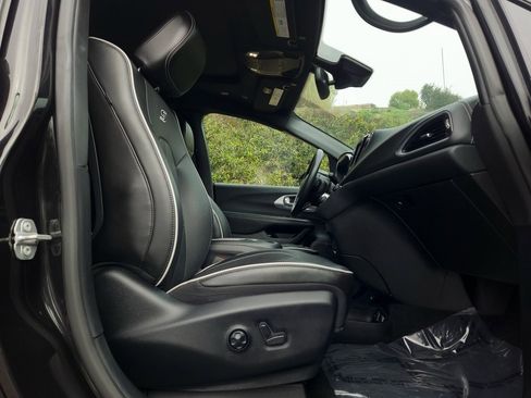 Used 2020 Chrysler Pacifica Limited w/ Advanced Safetytec Group image 24