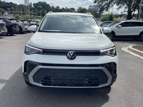 New 2026 Volkswagen Taos SE FWD image 2