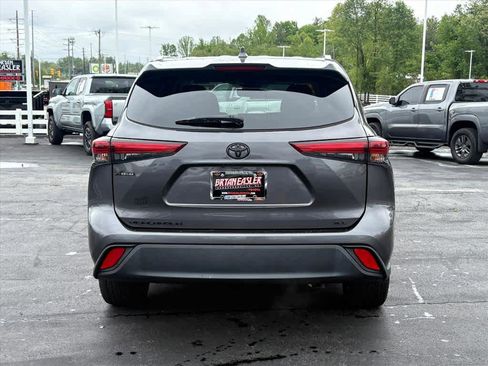 Used 2023 Toyota Highlander XLE FWD image 27