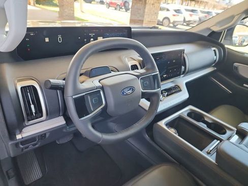 Used 2025 Ford Expedition Active image 10