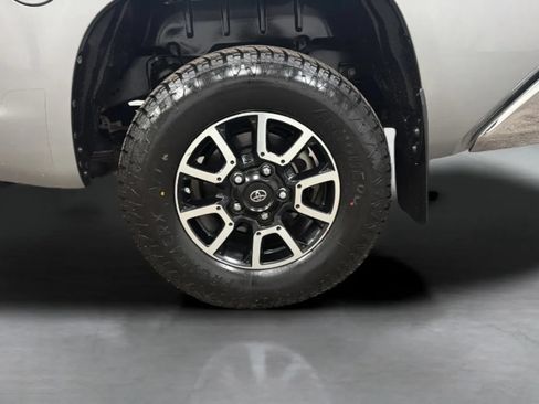Used 2018 Toyota Tundra SR5 AWD/4WD image 28
