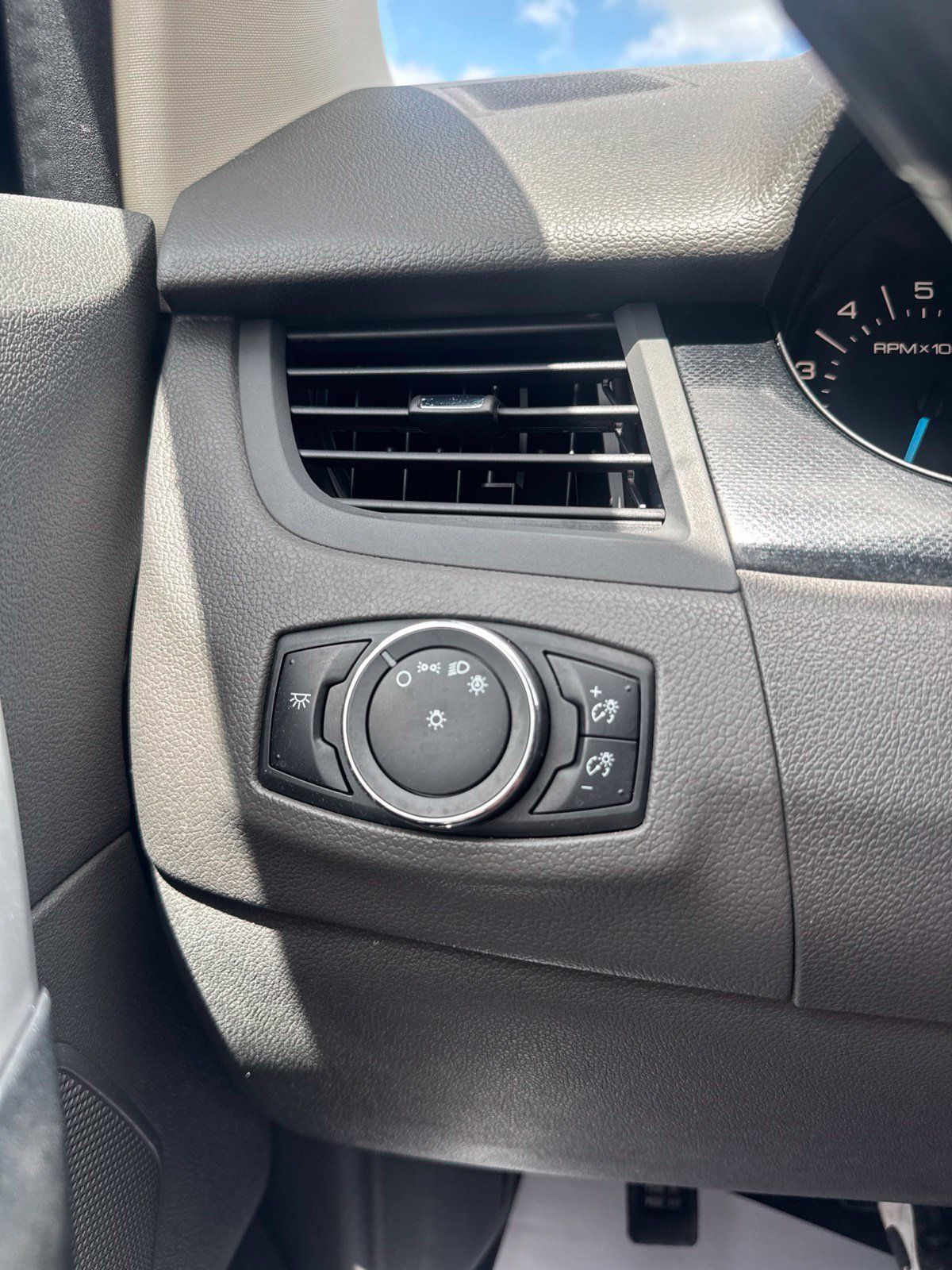 Used 2014 Ford Edge SE w/ Equipment Group 101A FWD image 17