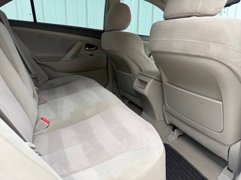 Used 2010 Toyota Camry SE FWD image 15