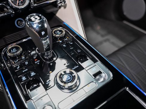 Used 2023 Bentley Flying Spur W12 image 54