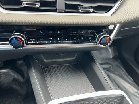 New 2026 Chevrolet Equinox LT w/ Convenience Package II image 13