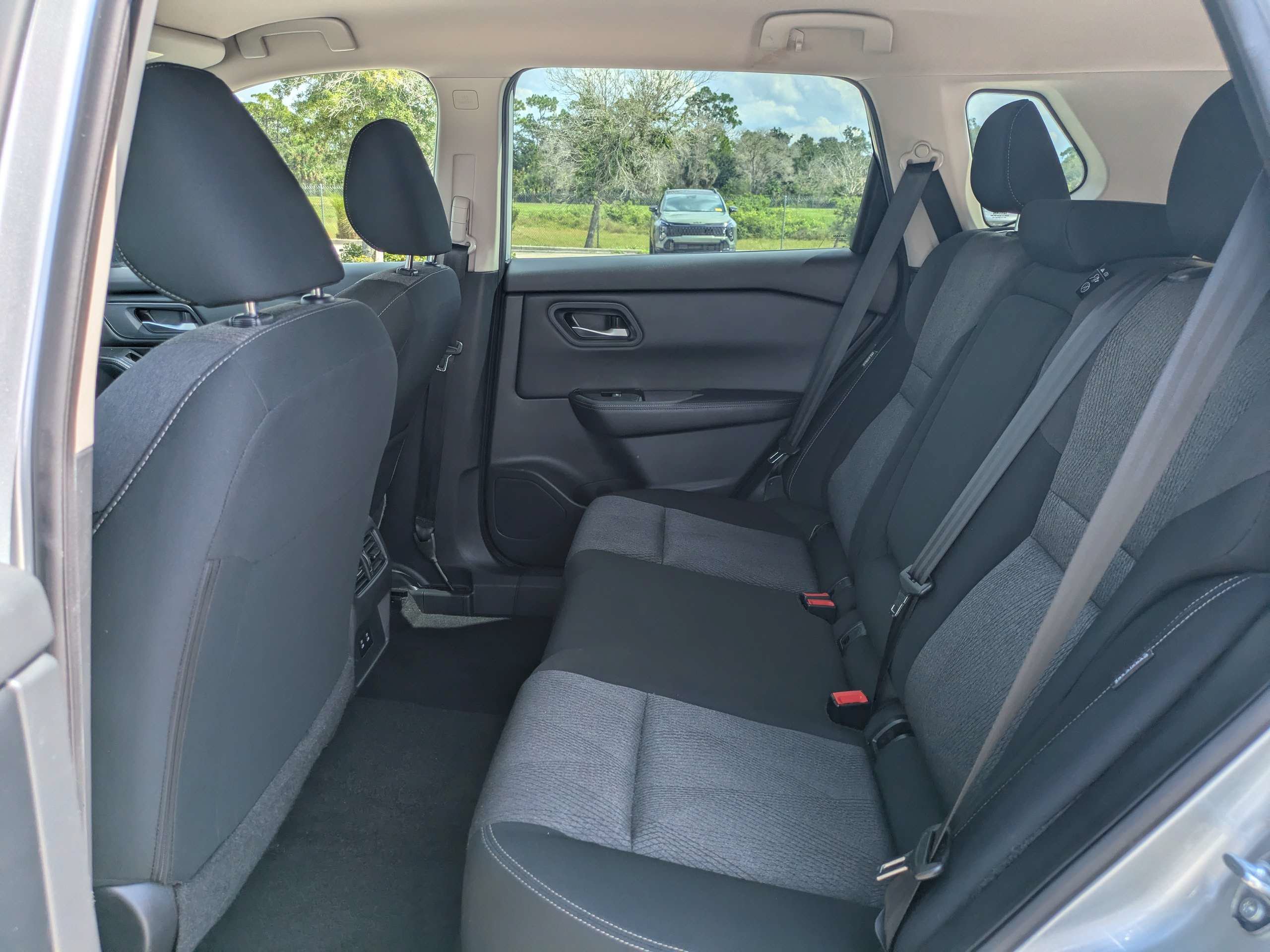 Used 2025 Nissan Rogue SV FWD image 16