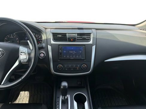 Used 2017 Nissan Altima 2.5 SR w/ Midnight Edition Package FWD image 16