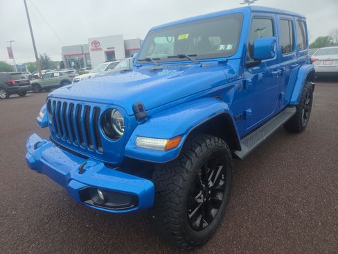 Used 2022 Jeep Wrangler Unlimited Sahara AWD/4WD image 7