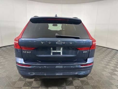 Used 2022 Volvo XC60 B5 Momentum image 4