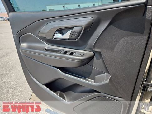 Used 2023 GMC Terrain SLE w/ Driver Convenience Package image 18