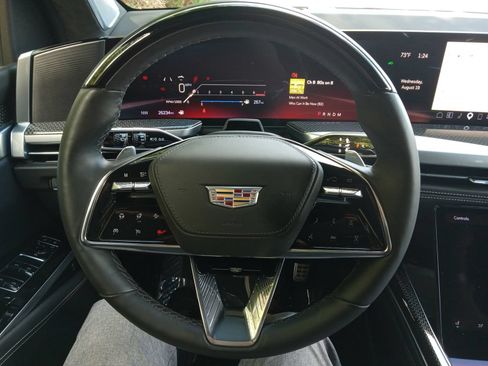 Used 2025 Cadillac Escalade V AWD/4WD image 13
