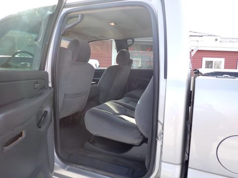 Used 2004 GMC Sierra 2500 SLE w/ Heavy-Duty Power Package image 8