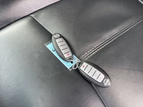 Used 2020 Nissan Pathfinder SL AWD/4WD image 6