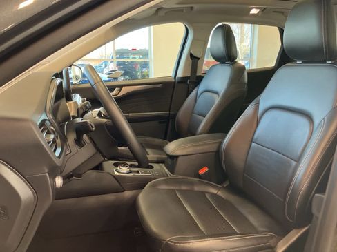 Used 2022 Ford Escape Titanium w/ Class II Trailer Tow Package image 12