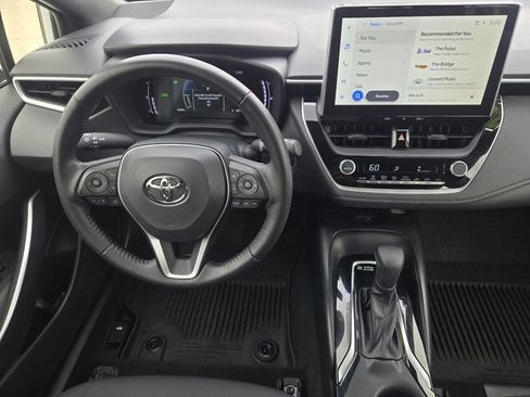 Certified 2025 Toyota Corolla SE w/ SE Premium Package FWD image 29