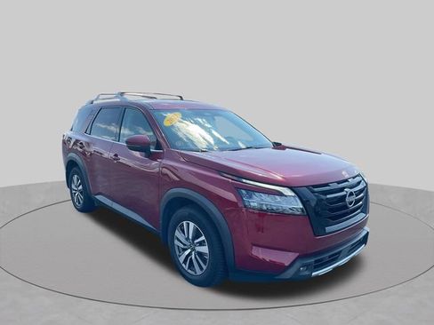 Used 2023 Nissan Pathfinder SL w/ Black Appearance Package AWD/4WD image 6