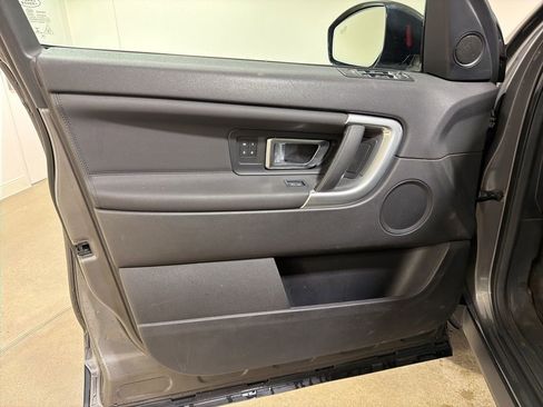 Used 2019 Land Rover Discovery Sport image 9