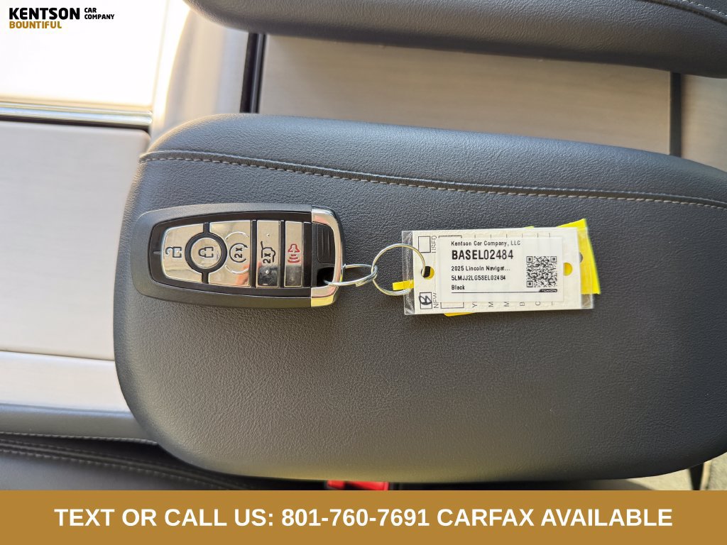 Used 2025 Lincoln Navigator Reserve AWD/4WD image 37