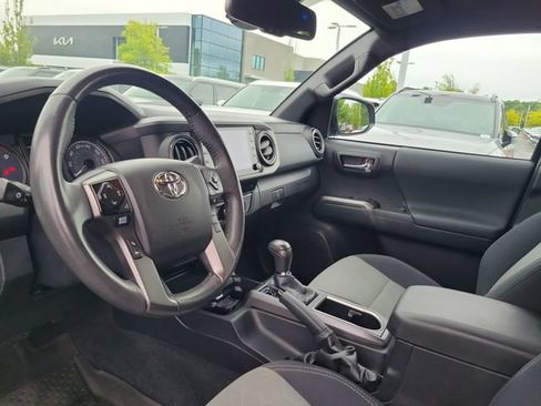 Used 2021 Toyota Tacoma TRD Off-Road w/ Technology Package AWD/4WD image 13