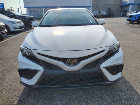 Used 2024 Toyota Camry SE FWD image 2