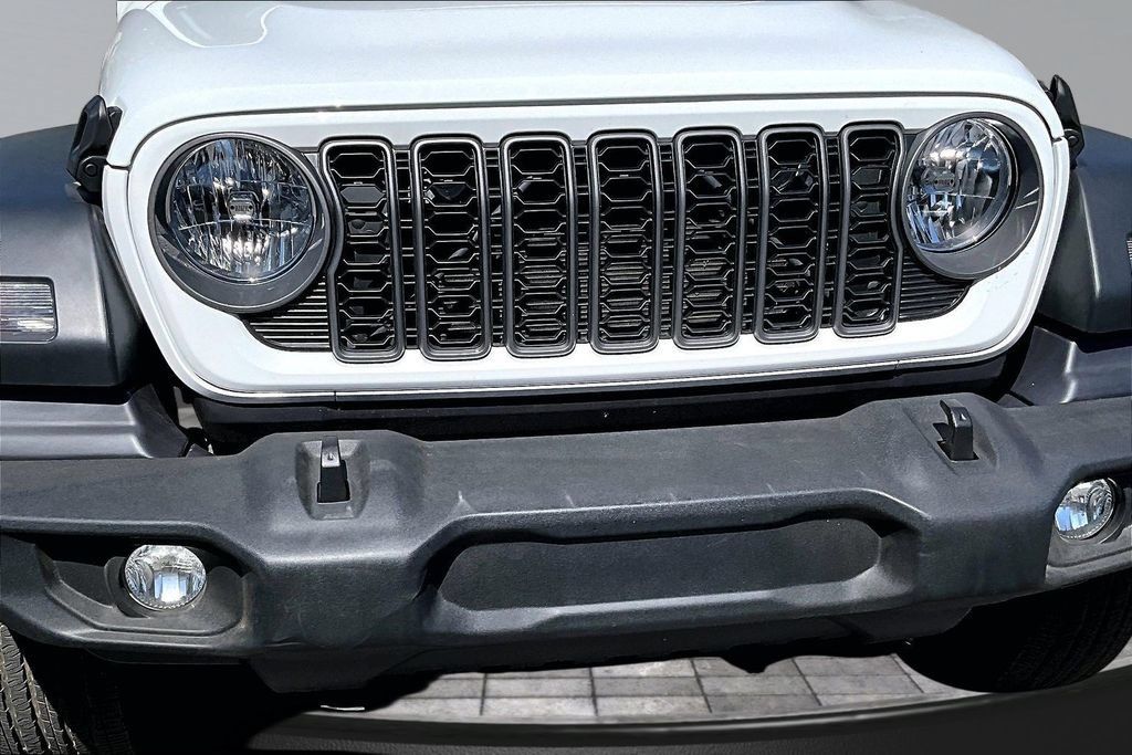 Certified 2025 Jeep Wrangler Sport AWD/4WD image 29