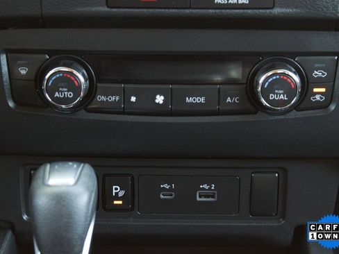 Used 2022 Nissan Frontier SV w/ Technology Package image 32
