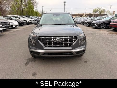 Certified 2025 Hyundai Venue SEL FWD image 8