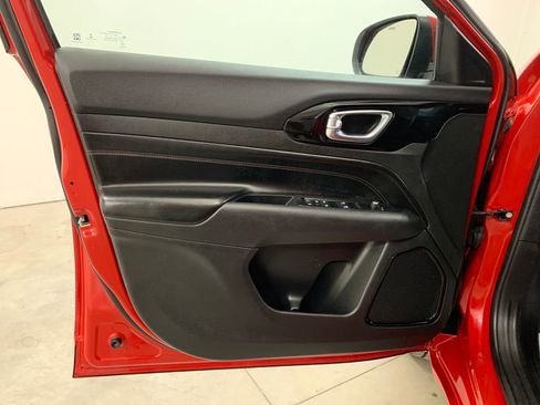 Used 2022 Jeep Compass Limited image 17