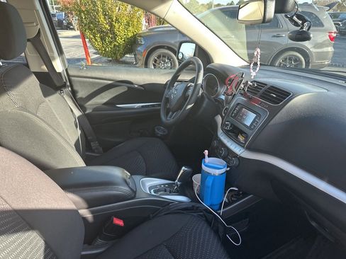 Used 2018 Dodge Journey SXT image 13