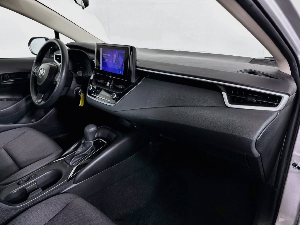 Used 2025 Toyota Corolla LE FWD image 27