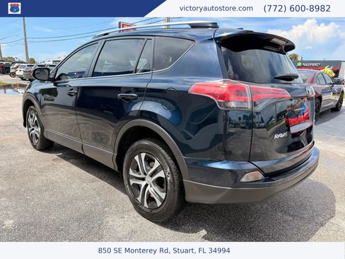 Used 2018 Toyota RAV4 LE FWD image 13