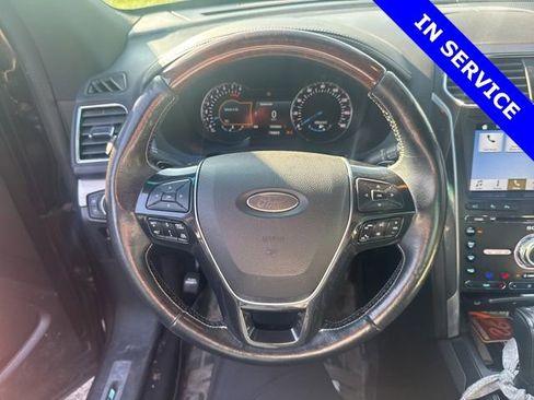 Used 2017 Ford Explorer Platinum image 5
