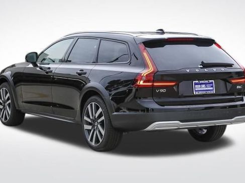 New 2025 Volvo V90 B6 Cross Country Plus w/ Protection Package Premier image 7