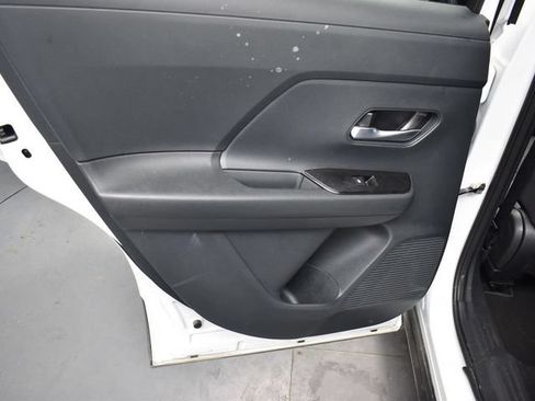 Used 2025 Nissan Kicks SV AWD/4WD image 26