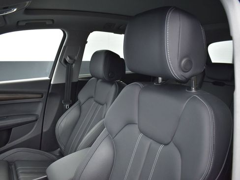 Used 2024 Audi Q5 e Premium Plus image 13