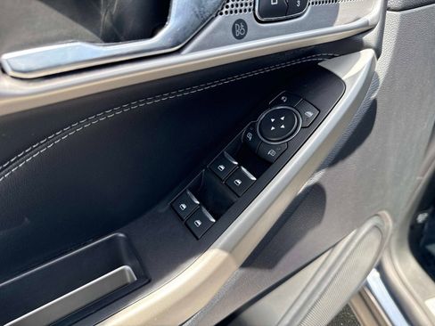 Used 2021 Ford Explorer Limited w/ Equipment Group 301A RWD image 17