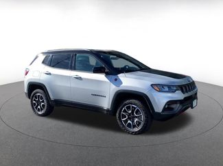 Used 2025 Jeep Compass Trailhawk video 2