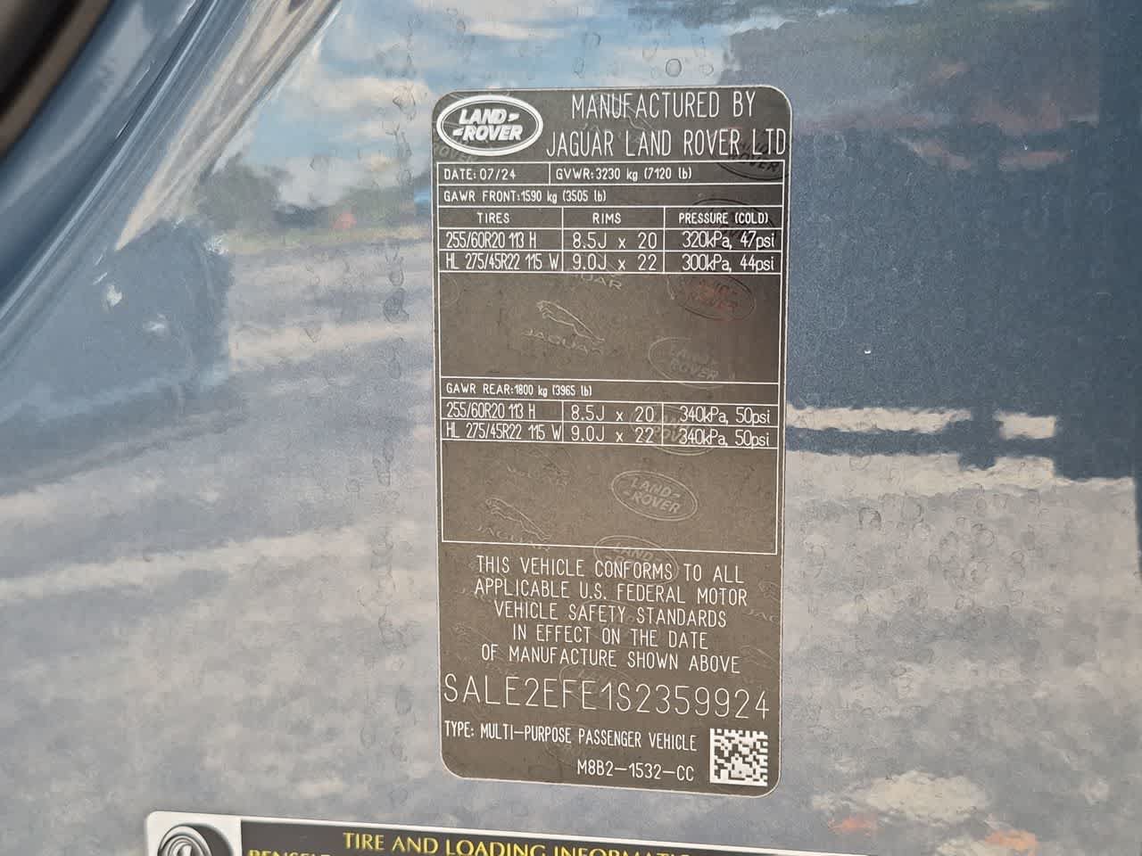 Certified 2025 Land Rover Defender 110 X-Dynamic SE AWD/4WD image 40