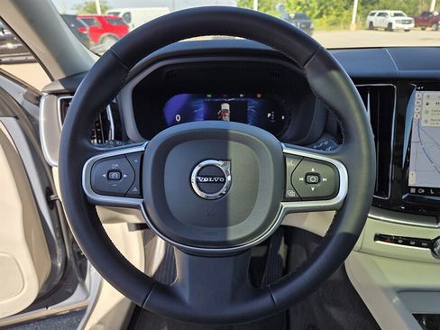 Used 2022 Volvo XC60 B5 Momentum image 13