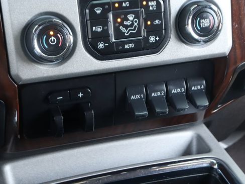 Used 2016 Ford F250 Lariat w/ Lariat Ultimate Package AWD/4WD image 34