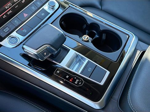 Used 2022 Audi Q8 Premium w/ Convenience Package image 29