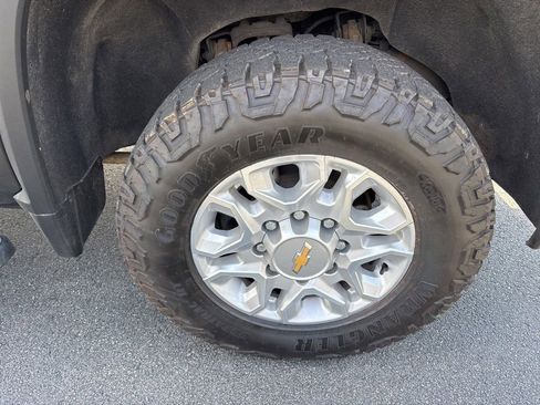 Used 2022 Chevrolet Silverado 2500 LT w/ Convenience Package AWD/4WD image 13