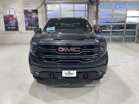 Used 2023 GMC Sierra 1500 AT4 w/ Technology Package image 3