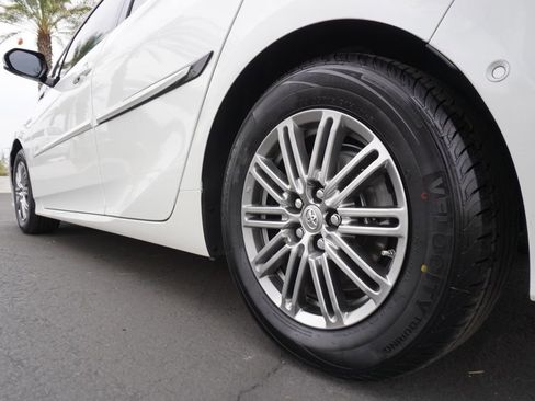 Used 2017 Toyota Prius Prime Advanced image 6