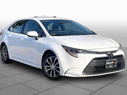 Used 2023 Toyota Corolla LE w/ Carpet Mat Package (TMS) FWD image 3
