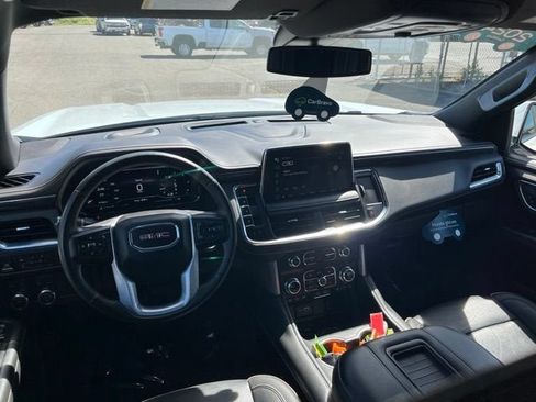 Used 2024 GMC Yukon SLT AWD/4WD image 16