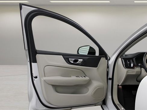 Certified 2022 Volvo S60 B5 Momentum w/ Premium Package image 27