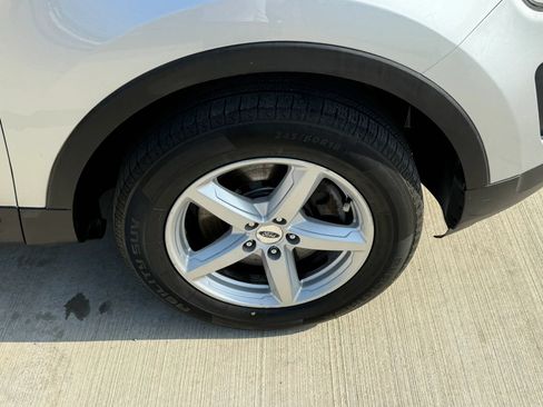Used 2017 Ford Explorer XLT AWD/4WD image 45
