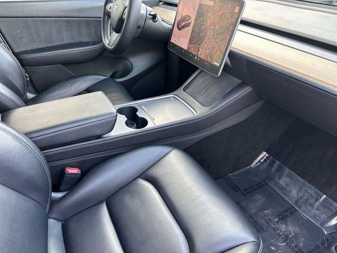 Used 2022 Tesla Model Y Long Range image 15