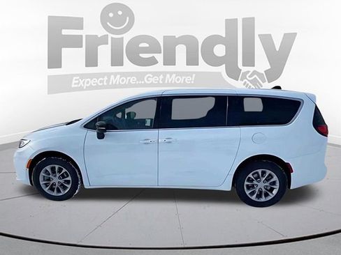 New 2026 Chrysler Pacifica Select AWD/4WD image 8